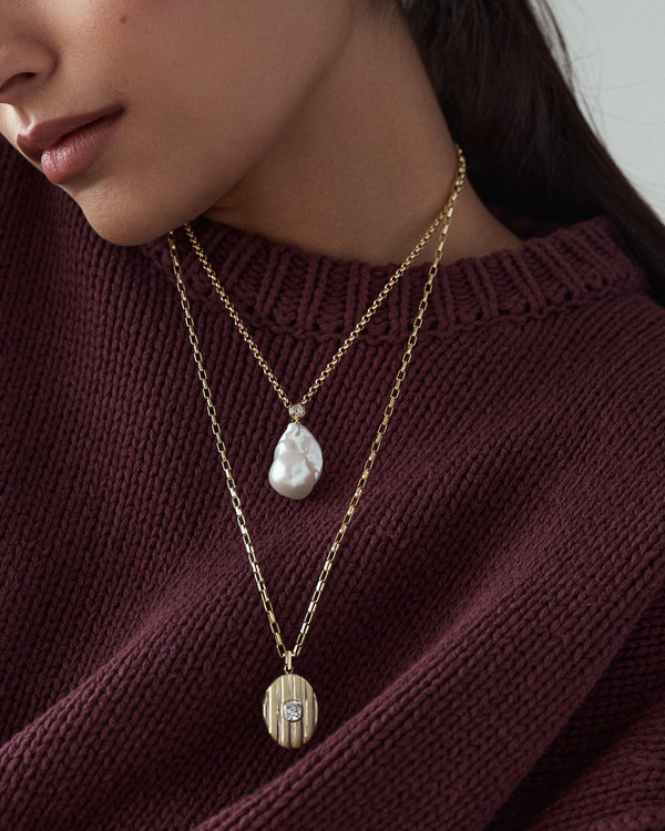 Philo 1.10 Carat Old Mine Cut Diamond Striped Oval Locket