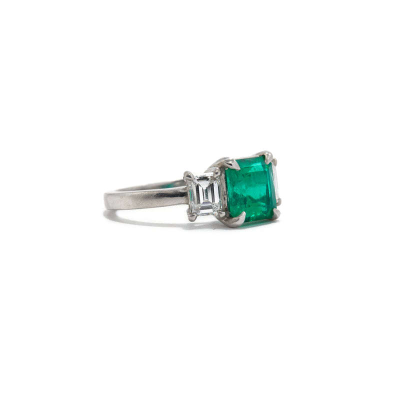 Colombian Emerald and Diamond Vintage Ring